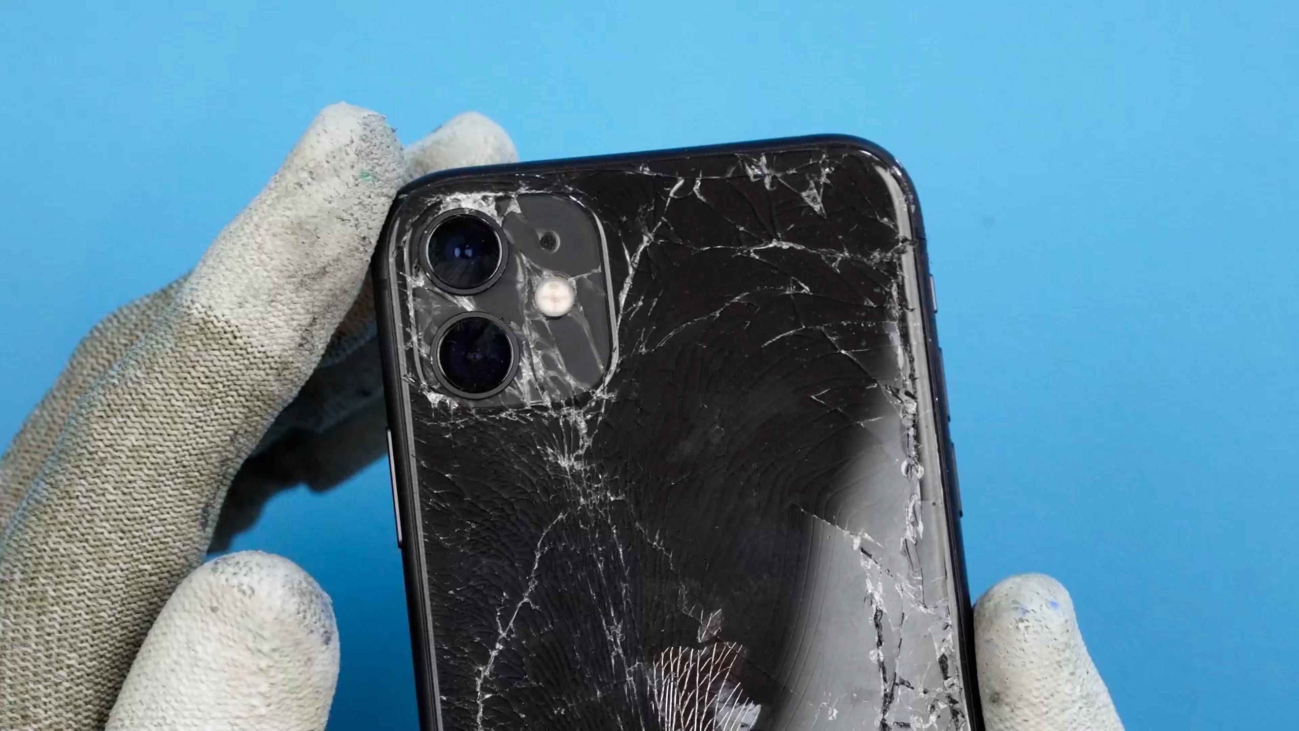 Austausch von defektem Apple iPhone Rueckglas Glas nach Sturzschaden